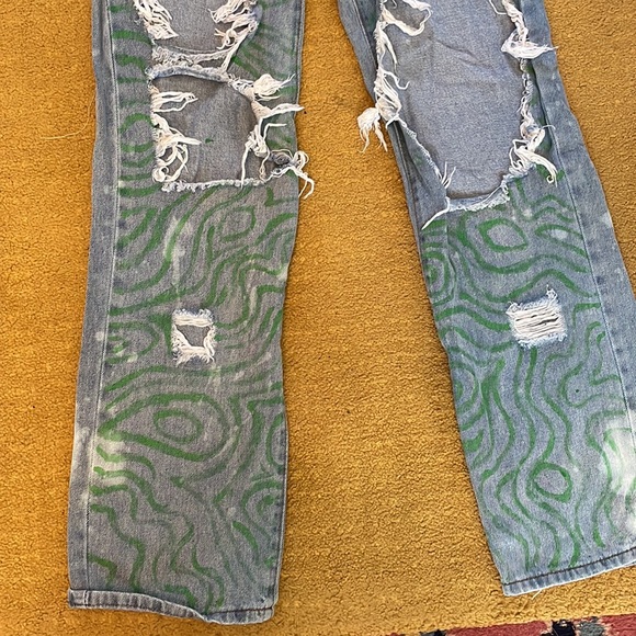 Upcycled SHEIN hand painted distressed jeans size xs - Picture 4 of 12